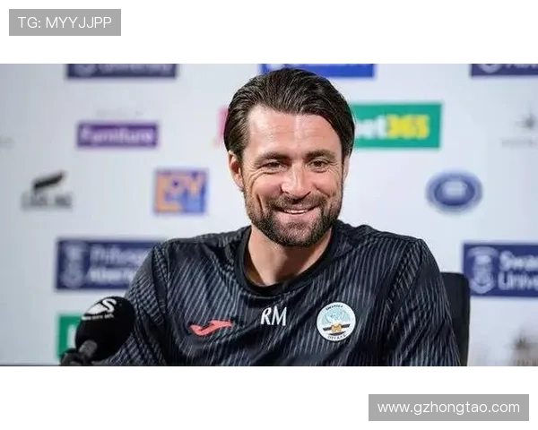 滕哈格逼抢要求致C罗不满风波